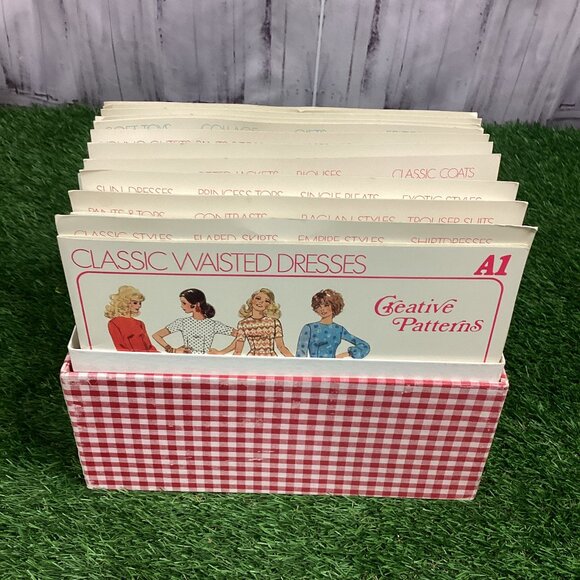 Vintage Creative Patterns 1975 Box Collection - Picture 1 of 12